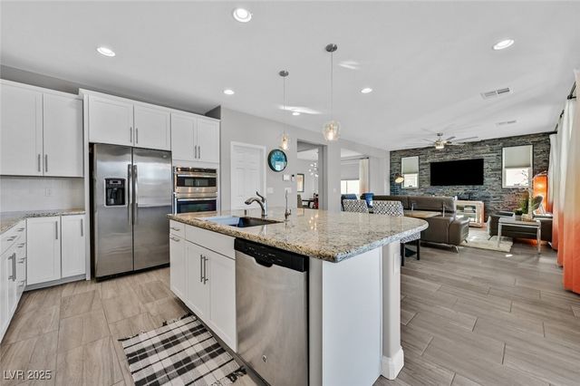 8655 Rori Springs Street, Las Vegas, NV 89178