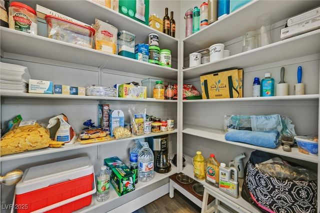 8655 Rori Springs Street, Las Vegas, NV 89178