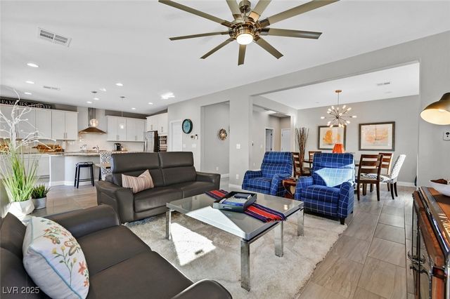 8655 Rori Springs Street, Las Vegas, NV 89178