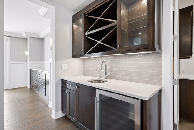 726 Woodland Hill Court, Medina, MN 55340