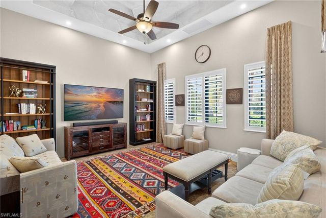 628 VENEZIA GRANDE DR, Naples, FL 34119
