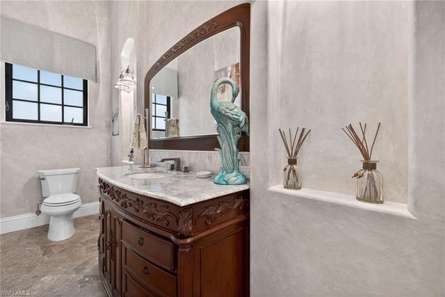 628 VENEZIA GRANDE DR, Naples, FL 34119