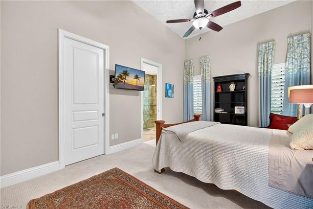 628 VENEZIA GRANDE DR, Naples, FL 34119