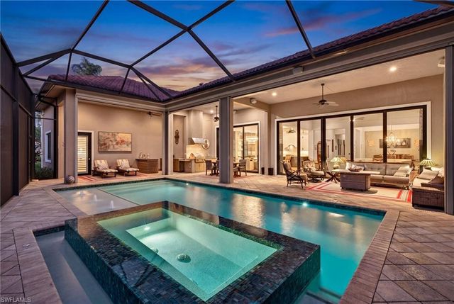 628 VENEZIA GRANDE DR, Naples, FL 34119