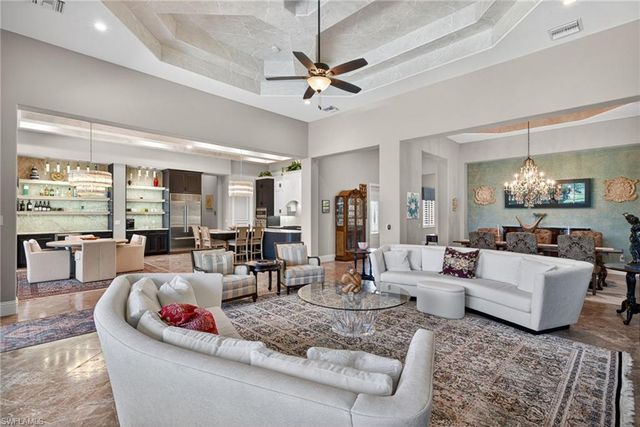 628 VENEZIA GRANDE DR, Naples, FL 34119