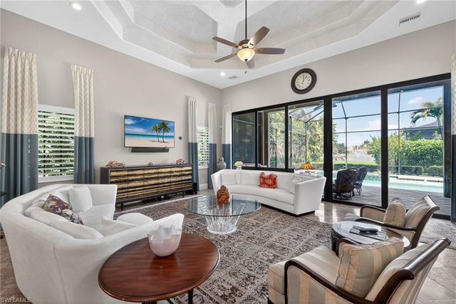 628 VENEZIA GRANDE DR, Naples, FL 34119