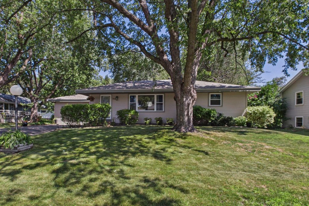 7016 Colorado Avenue N, Brooklyn Park, MN 55429