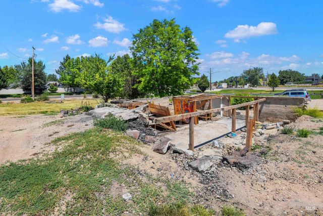 1107 Lake Lowell Avenue, Nampa, ID 83686