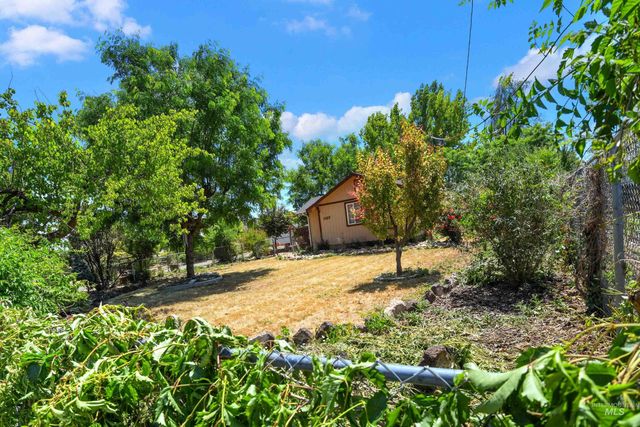 1107 Lake Lowell Avenue, Nampa, ID 83686