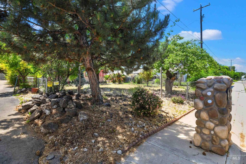 1107 Lake Lowell Avenue, Nampa, ID 83686 photo 4