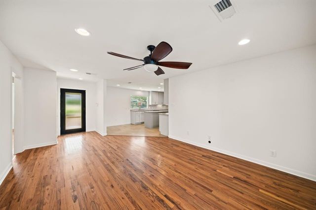 1526 Du Barry Lane, Houston, TX 77018