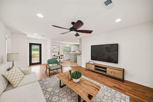 1526 Du Barry Lane, Houston, TX 77018