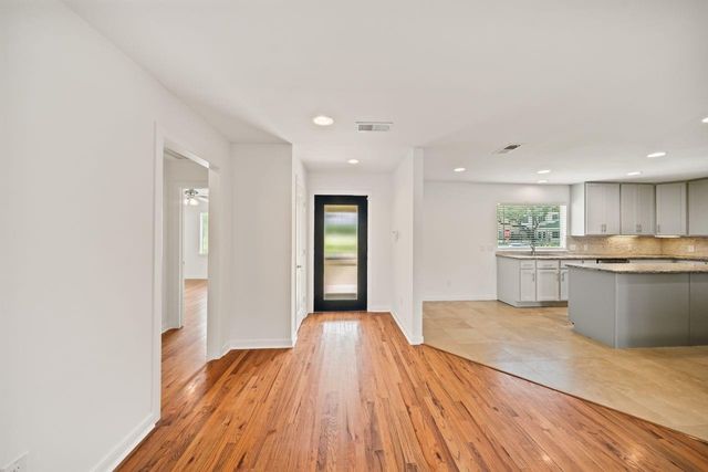 1526 Du Barry Lane, Houston, TX 77018
