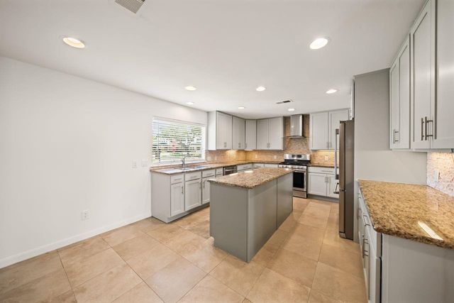 1526 Du Barry Lane, Houston, TX 77018
