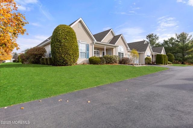 45 Deer Chase Lane, Lakewood, NJ 08701
