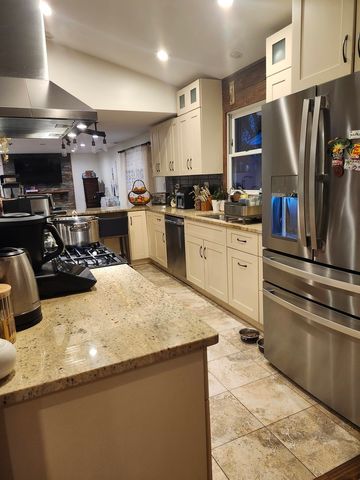 301 Oakbrook Court, Bartlett, IL 60103