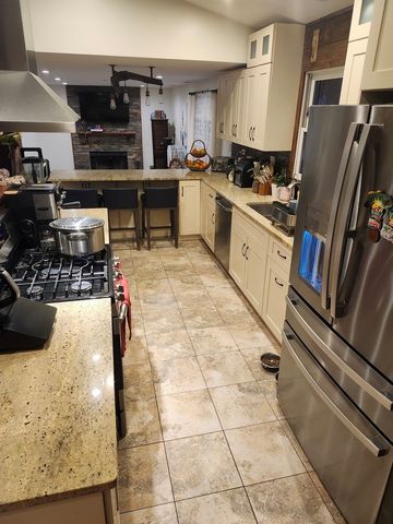 301 Oakbrook Court, Bartlett, IL 60103