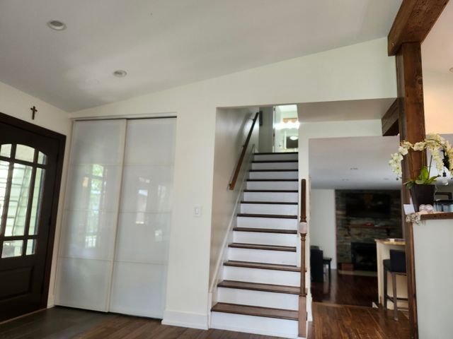 301 Oakbrook Court, Bartlett, IL 60103