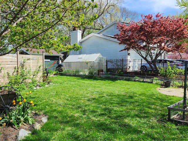301 Oakbrook Court, Bartlett, IL 60103