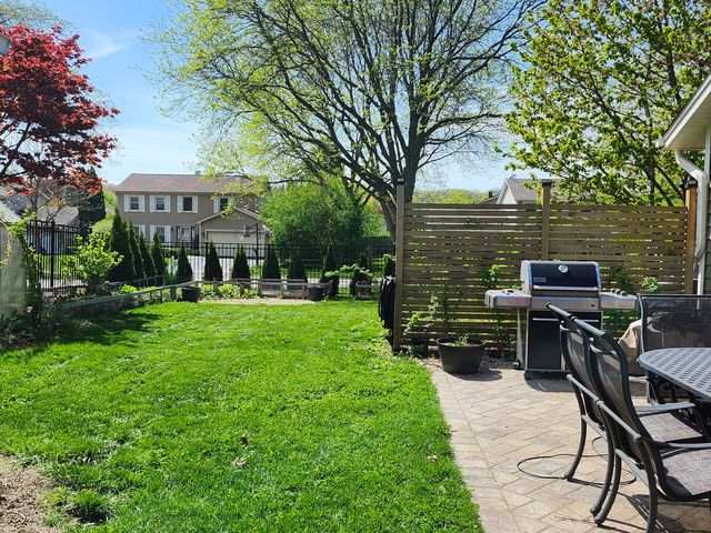 301 Oakbrook Court, Bartlett, IL 60103