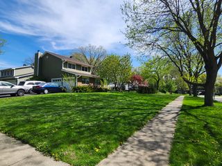 301 Oakbrook Court, Bartlett, IL 60103