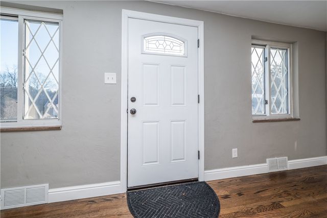 113 Mcginley Dr, Shaler, PA 15116