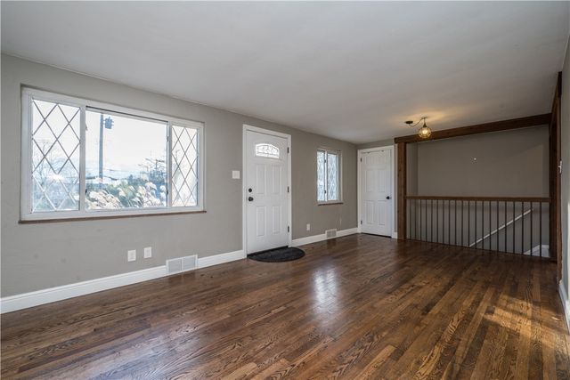 113 Mcginley Dr, Shaler, PA 15116