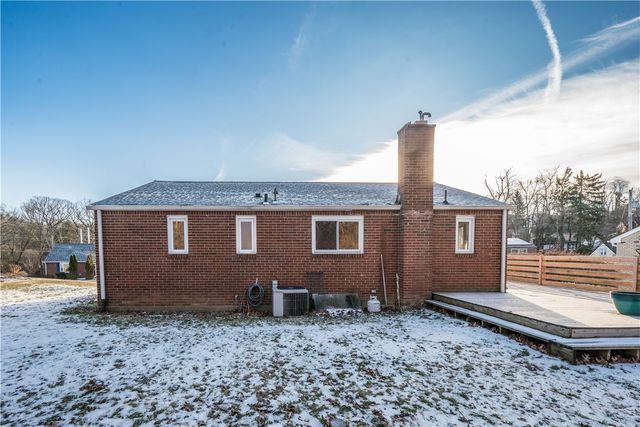 113 Mcginley Dr, Shaler, PA 15116