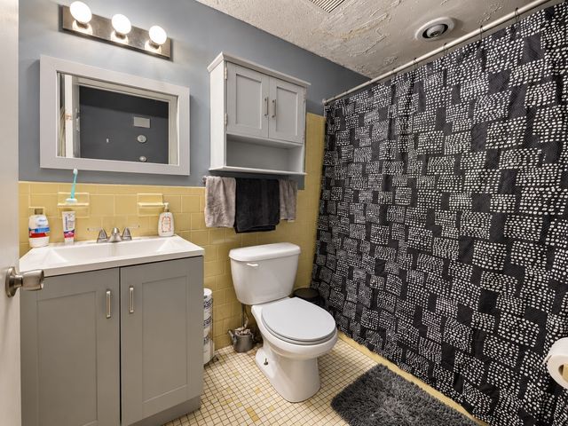 244 Bushee Rd, Swansea, MA 02777