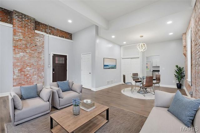 8321 Minnesota Avenue, St Louis, MO 63111