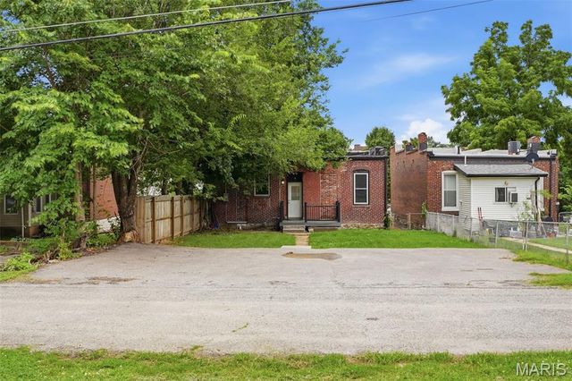 8321 Minnesota Avenue, St Louis, MO 63111
