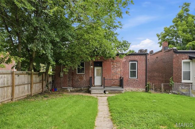 8321 Minnesota Avenue, St Louis, MO 63111