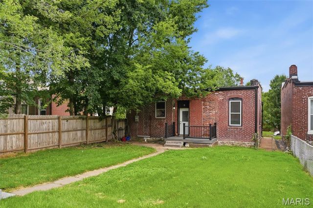 8321 Minnesota Avenue, St Louis, MO 63111