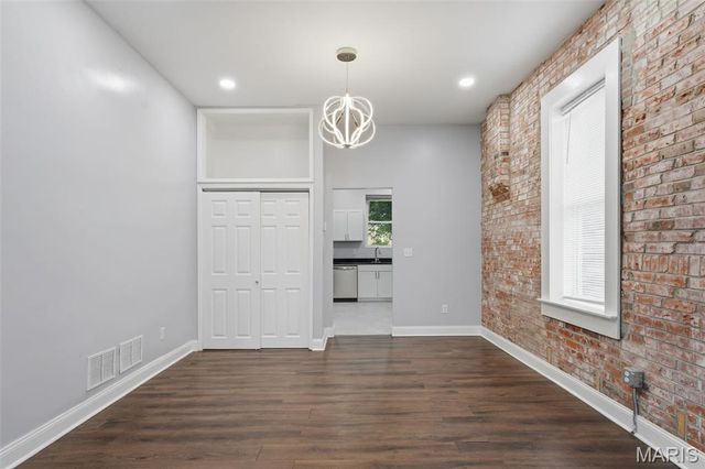 8321 Minnesota Avenue, St Louis, MO 63111