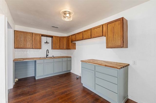 1604 5th Street, Goldthwaite, TX 76844