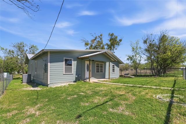 1604 5th Street, Goldthwaite, TX 76844