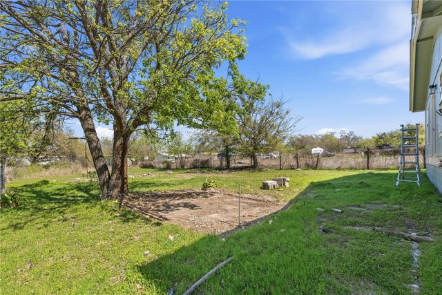 1604 5th Street, Goldthwaite, TX 76844