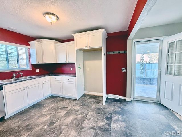 1014 N Woodland Drive, Dexter, MO 63841