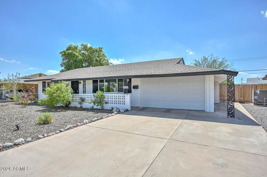 10131 W ALABAMA Avenue, Sun City, AZ 85351 — photo 2