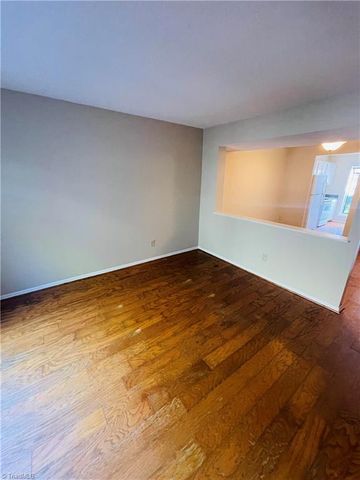 2607 Cottage Place, Greensboro, NC 27455