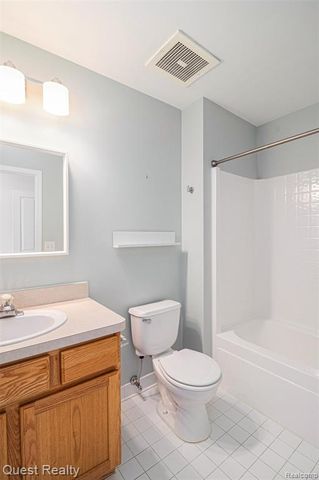 20082 Rodeo Court 8, Southfield, MI 48075