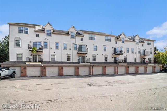 20082 Rodeo Court 8, Southfield, MI 48075