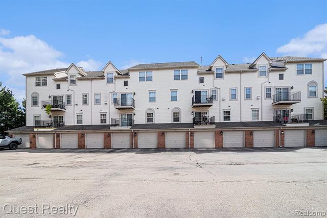 20082 Rodeo Court 8, Southfield, MI 48075