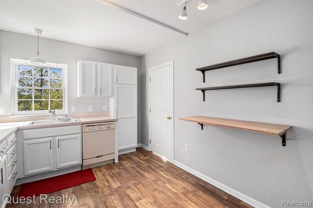 20082 Rodeo Court 8, Southfield, MI 48075