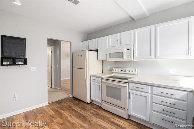 20082 Rodeo Court 8, Southfield, MI 48075