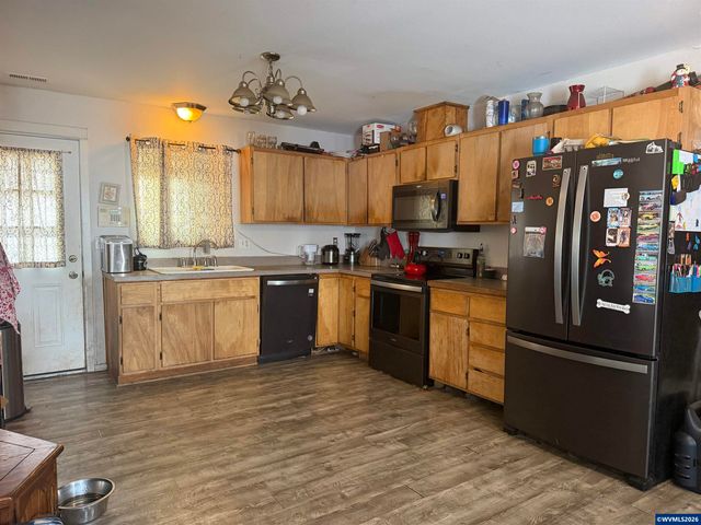1255 W Washington St, Stayton, OR 97383