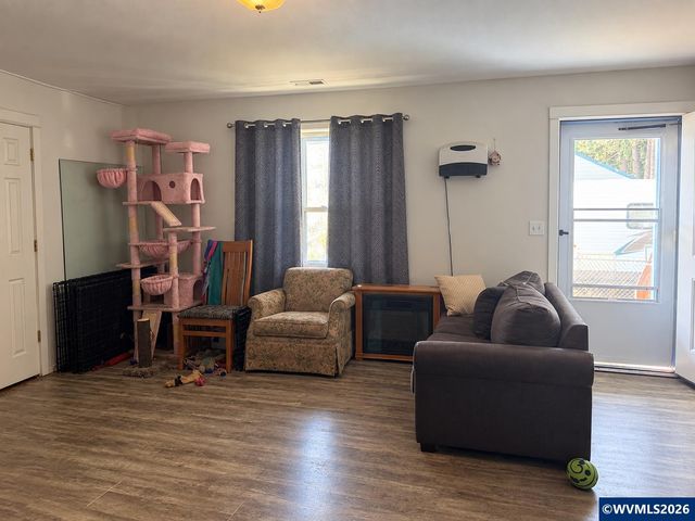 1255 W Washington St, Stayton, OR 97383