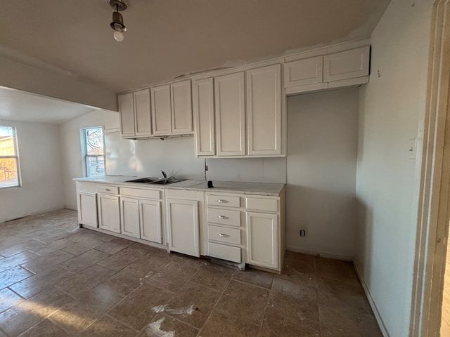 1010 NE 6th St, Andrews, TX 79714