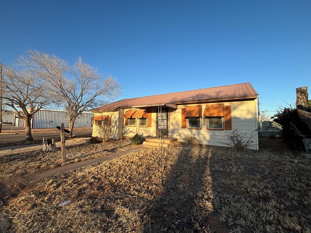 1010 NE 6th St, Andrews, TX 79714