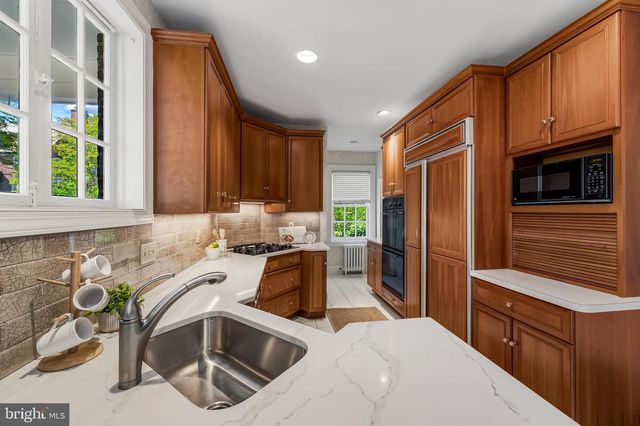 3810 FENCHURCH RD, Baltimore, MD 21218